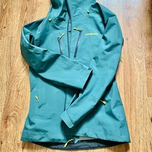 Patagonia Green and Gray Jacket
